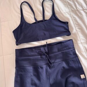 - Vuori French Blue daily leggings- large